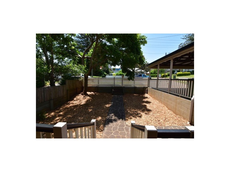 16 Barry Street, Mount Lofty QLD 4350