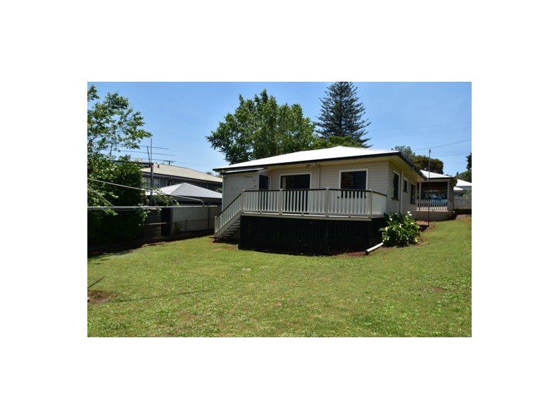 16 Barry Street, Mount Lofty QLD 4350