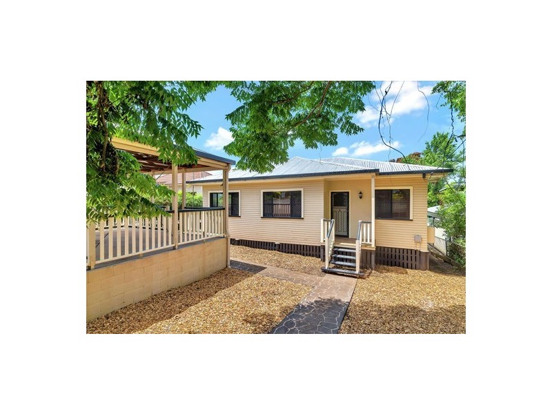 16 Barry Street, Mount Lofty QLD 4350
