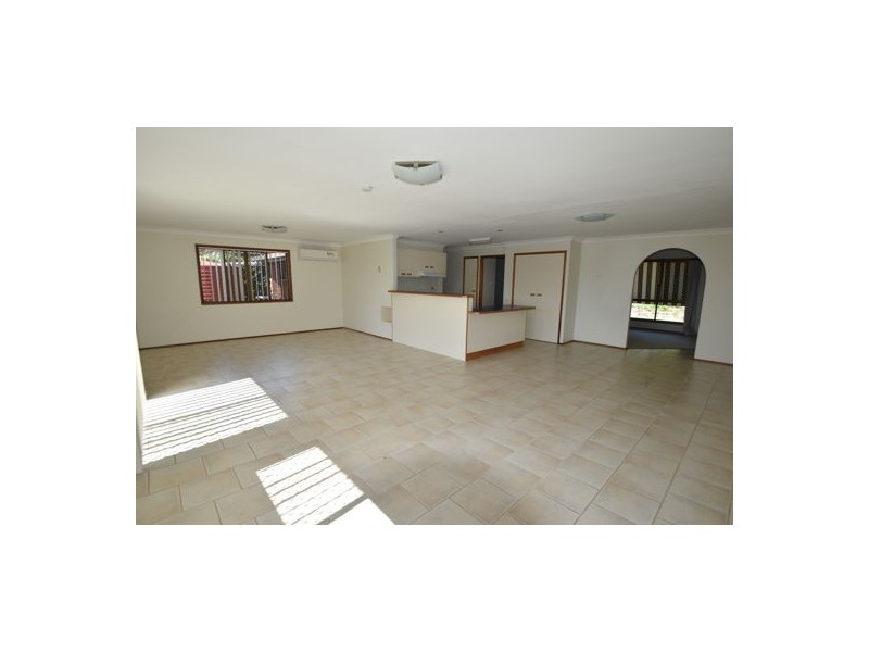 4 Rutkin Street, Kearneys Spring QLD 4350