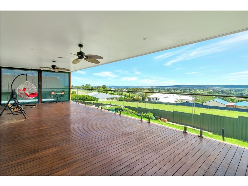 10 Lookout Place, Rosenthal Heights QLD 4370