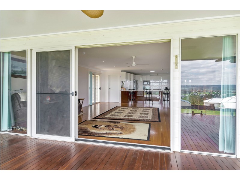 10 Lookout Place, Rosenthal Heights QLD 4370