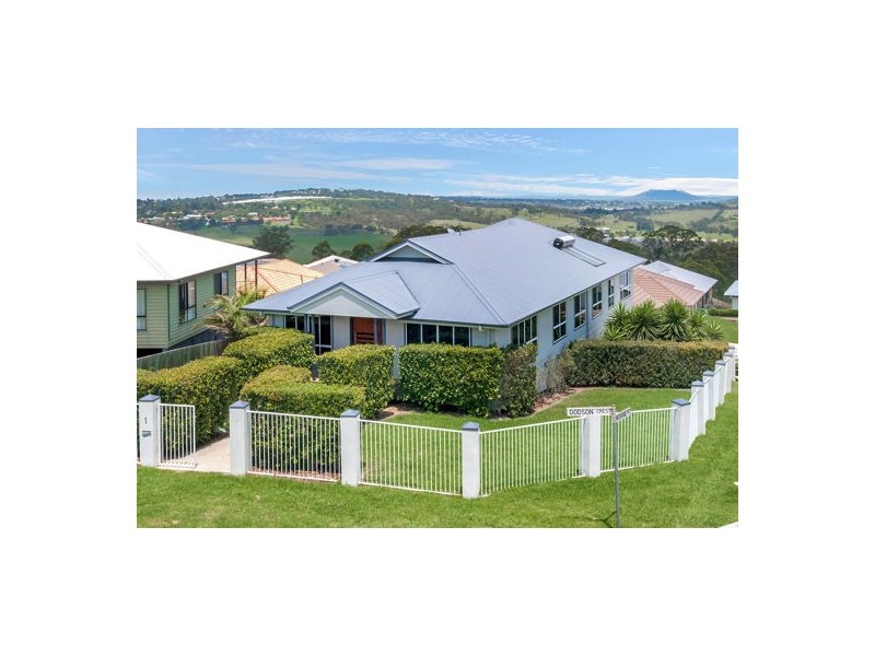 1 Dodson Crescent, Mount Kynoch QLD 4350
