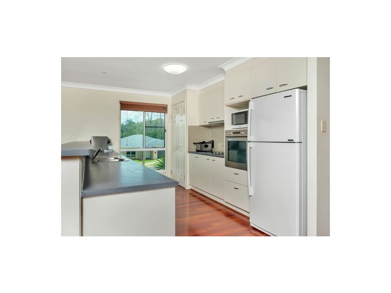 1 Dodson Crescent, Mount Kynoch QLD 4350