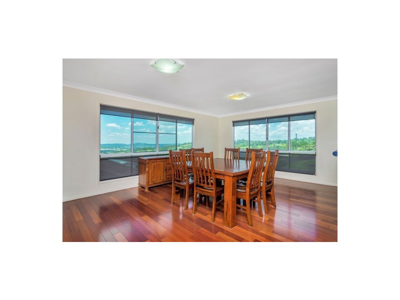 1 Dodson Crescent, Mount Kynoch QLD 4350