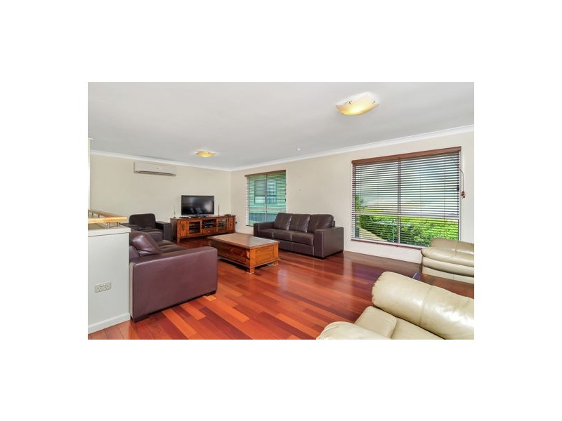 1 Dodson Crescent, Mount Kynoch QLD 4350