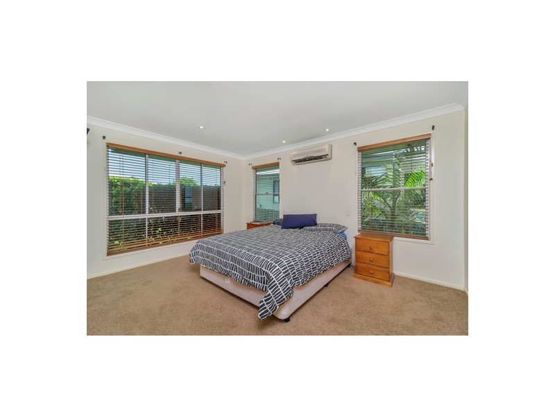 1 Dodson Crescent, Mount Kynoch QLD 4350