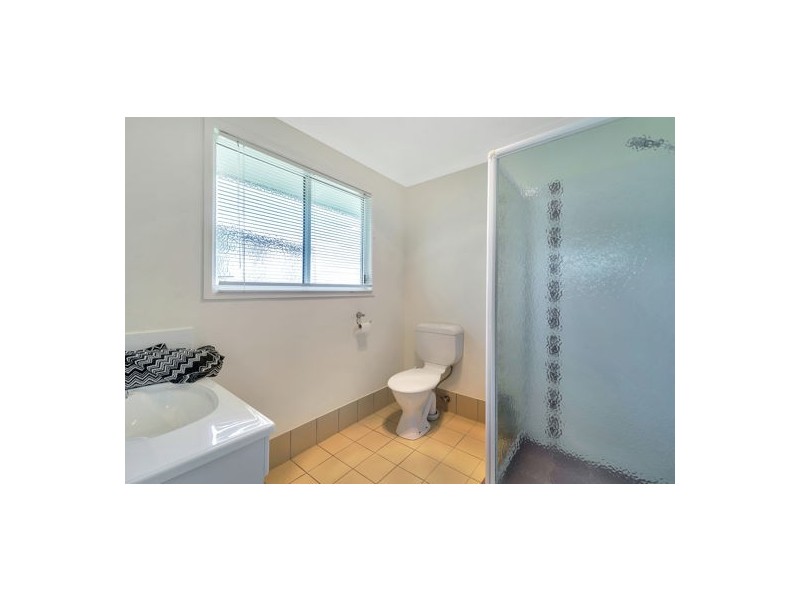 1 Dodson Crescent, Mount Kynoch QLD 4350