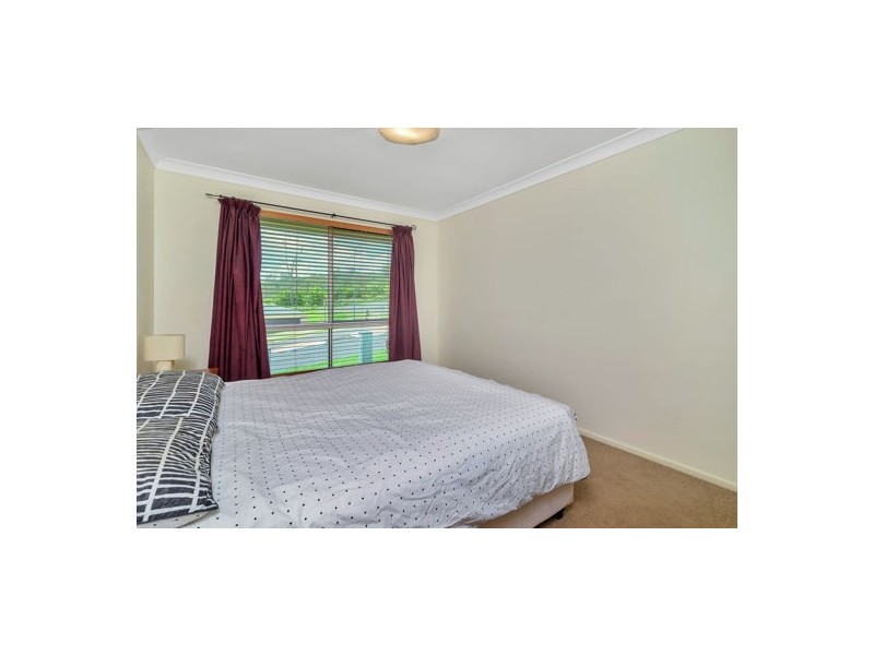 1 Dodson Crescent, Mount Kynoch QLD 4350