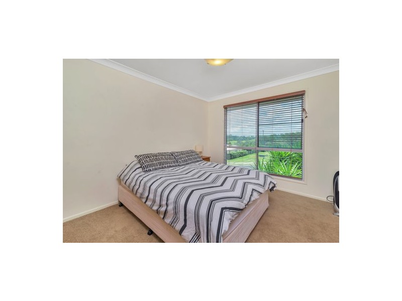 1 Dodson Crescent, Mount Kynoch QLD 4350
