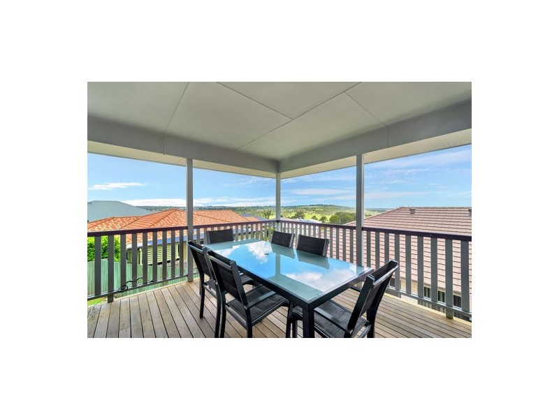 1 Dodson Crescent, Mount Kynoch QLD 4350