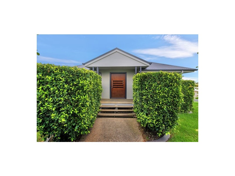 1 Dodson Crescent, Mount Kynoch QLD 4350