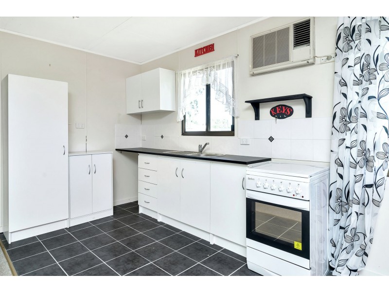 28 East Street, Kingsthorpe QLD 4400