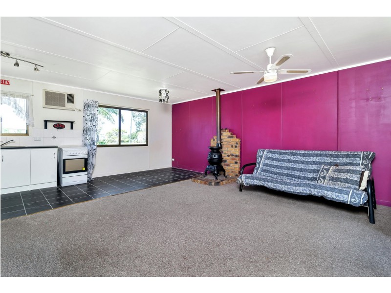 28 East Street, Kingsthorpe QLD 4400