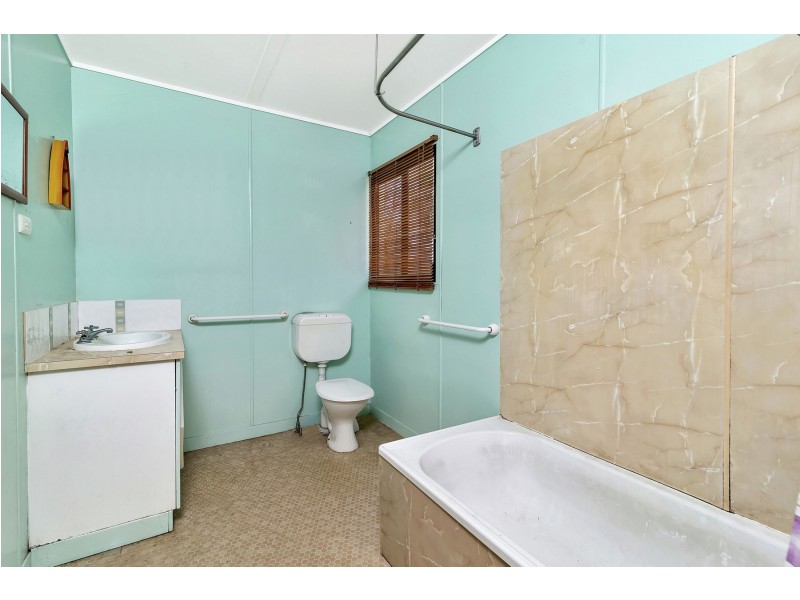 28 East Street, Kingsthorpe QLD 4400