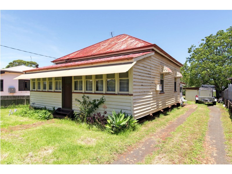 11 Waverley Street, North Toowoomba QLD 4350