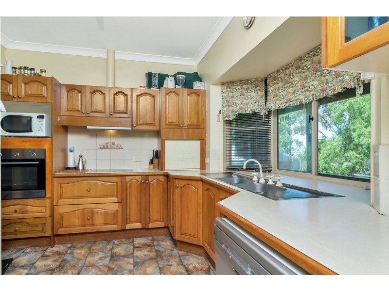 11 Tower Crescent, Gowrie Junction QLD 4352