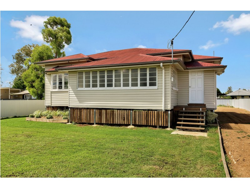 31 Donely Street, Oakey QLD 4401