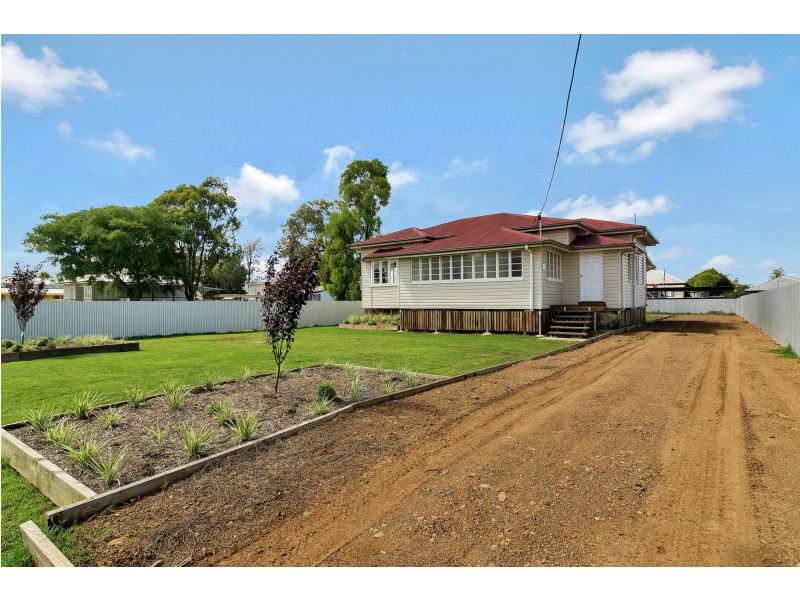 31 Donely Street, Oakey QLD 4401