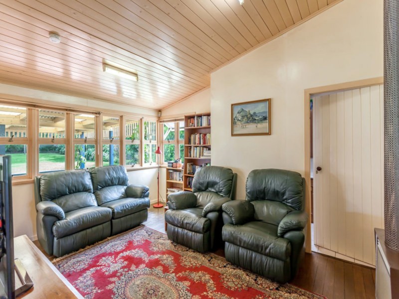 71 Bridge Street, Mount Lofty QLD 4350