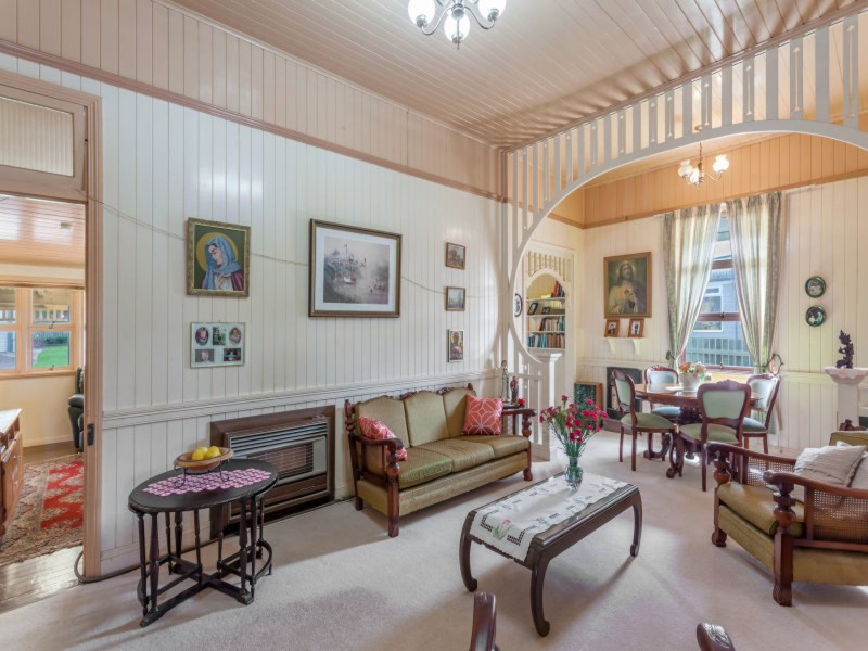 71 Bridge Street, Mount Lofty QLD 4350