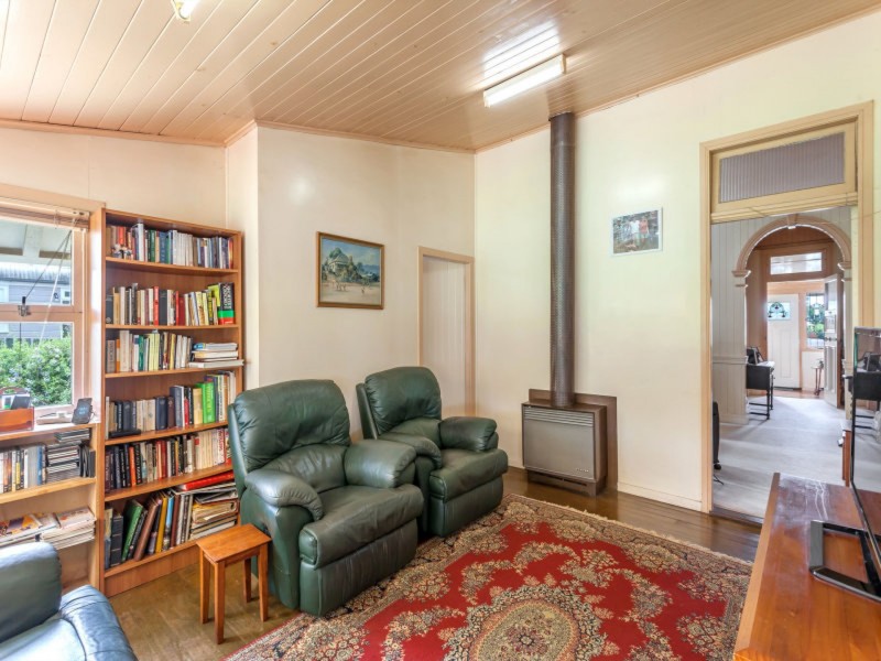 71 Bridge Street, Mount Lofty QLD 4350