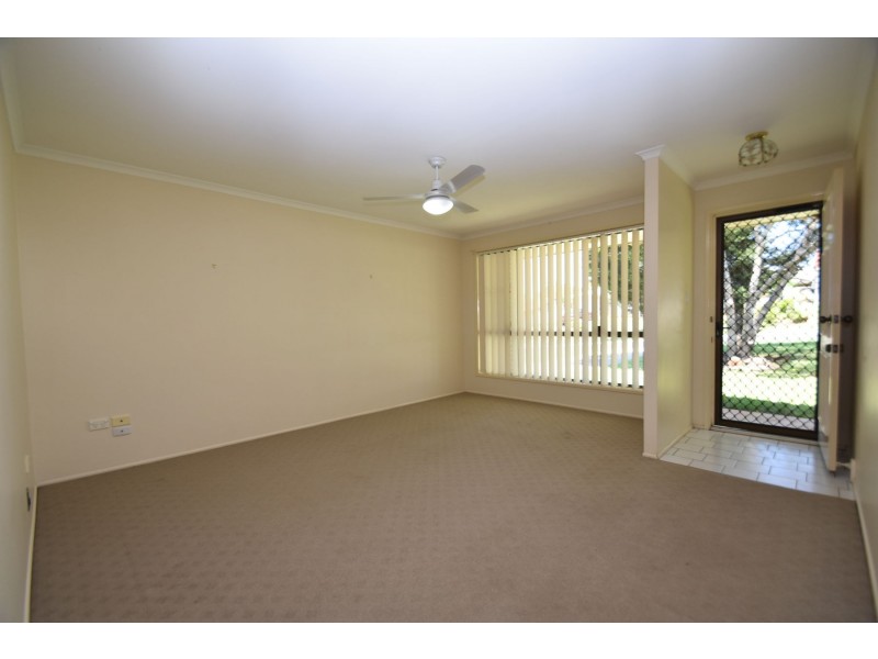 8 Moore Crescent, Wilsonton QLD 4350