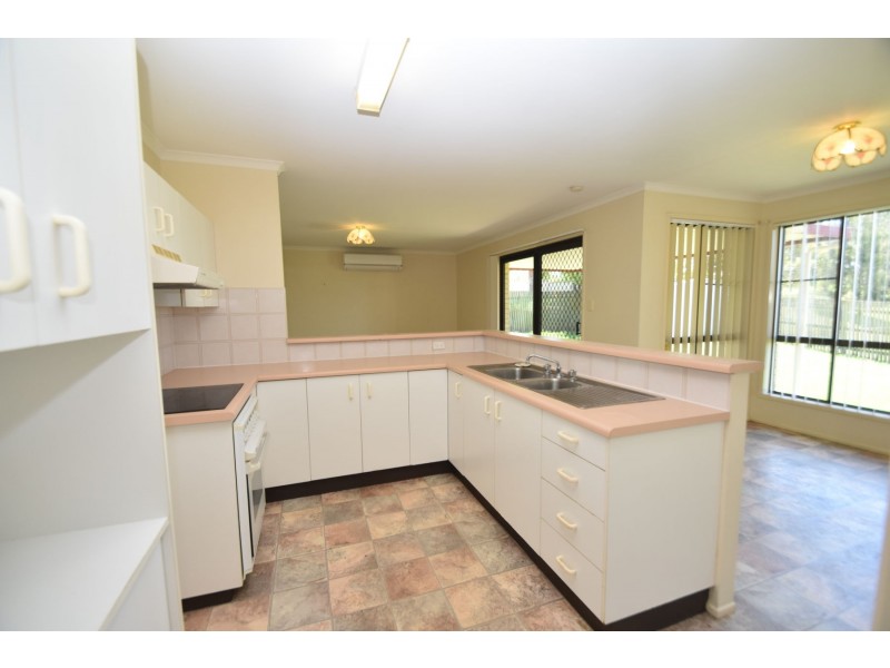 8 Moore Crescent, Wilsonton QLD 4350