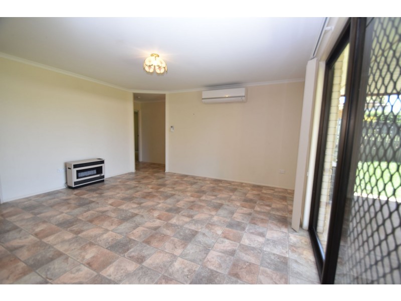 8 Moore Crescent, Wilsonton QLD 4350