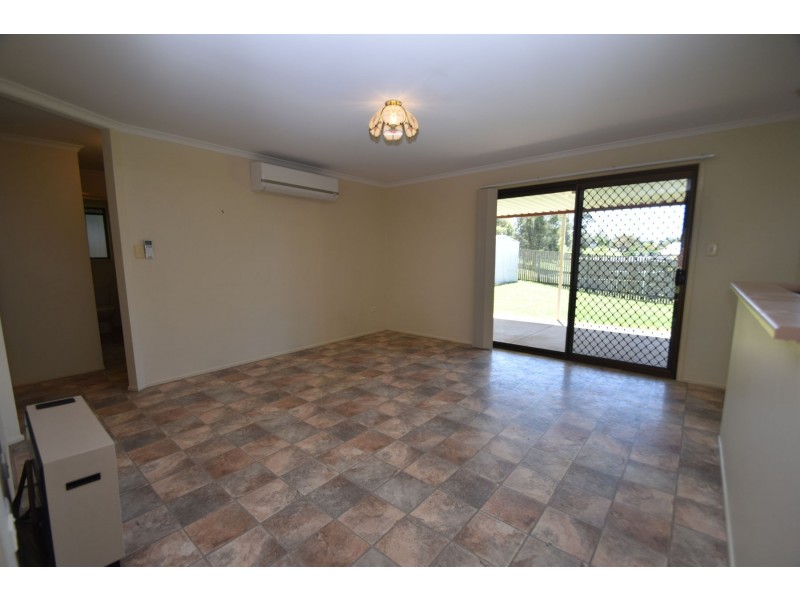 8 Moore Crescent, Wilsonton QLD 4350