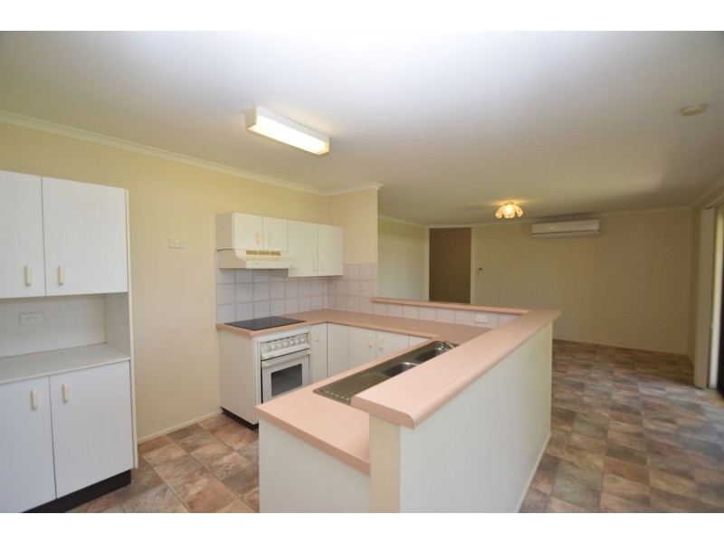 8 Moore Crescent, Wilsonton QLD 4350