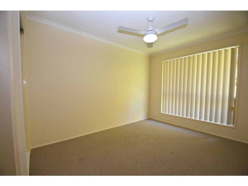 8 Moore Crescent, Wilsonton QLD 4350
