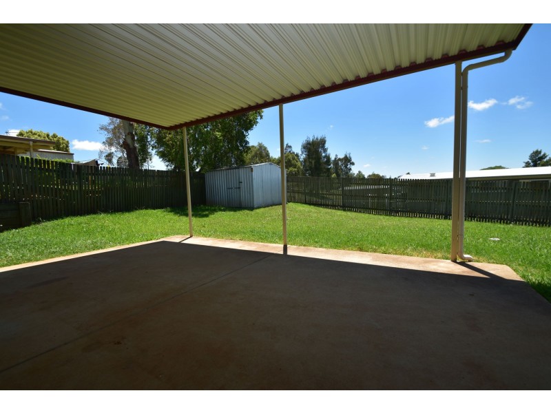 8 Moore Crescent, Wilsonton QLD 4350