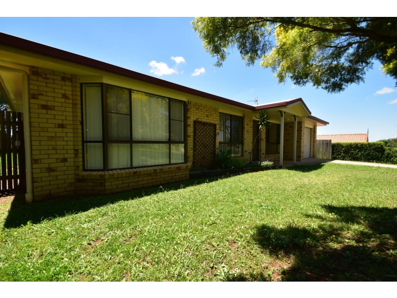 8 Moore Crescent, Wilsonton QLD 4350