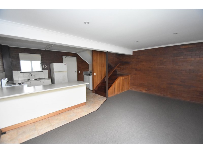 8/177a West Street, Newtown QLD 4350