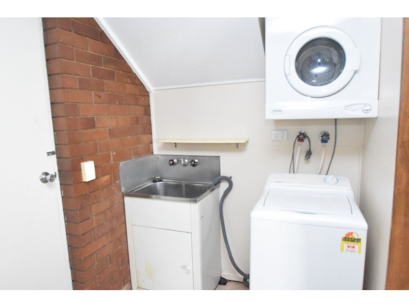 8/177a West Street, Newtown QLD 4350