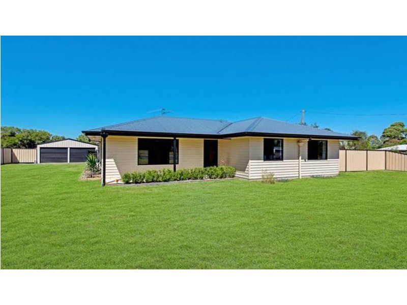 4 Peters Street, Goombungee QLD 4354