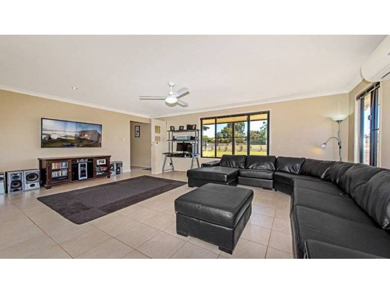 4 Peters Street, Goombungee QLD 4354