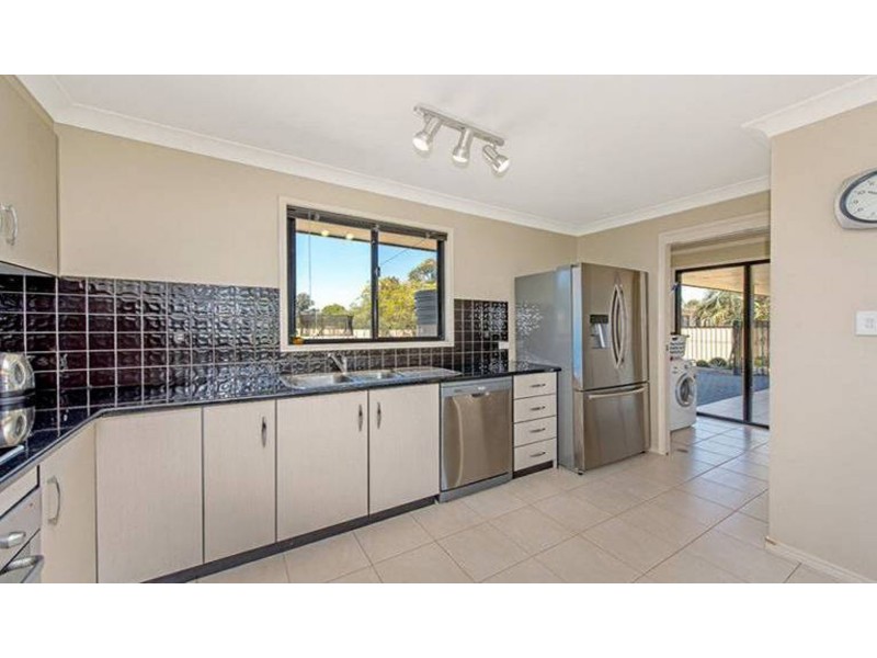 4 Peters Street, Goombungee QLD 4354