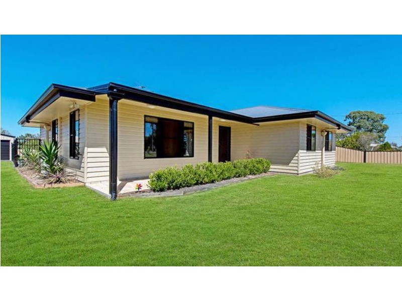 4 Peters Street, Goombungee QLD 4354