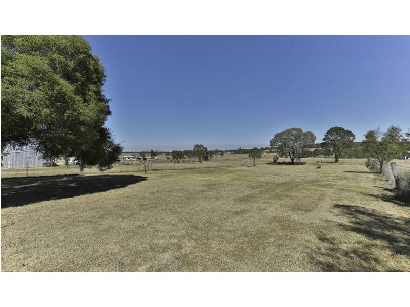 153 Mocatta Street, Goombungee QLD 4354