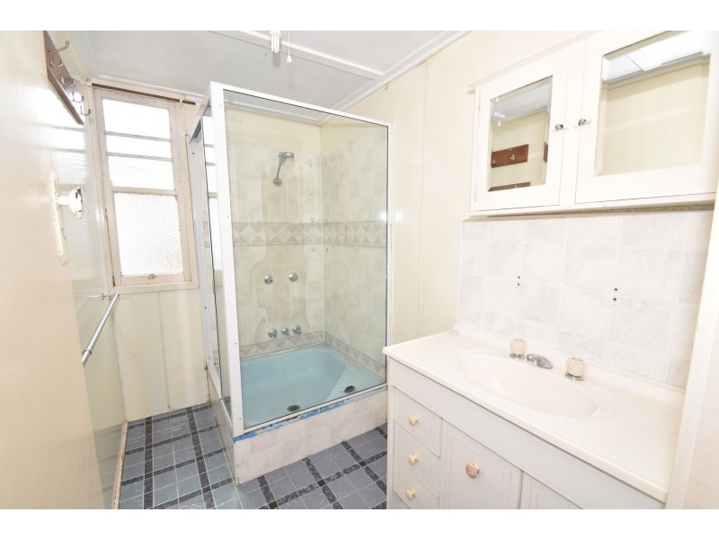 317 Bridge Street, Newtown QLD 4350