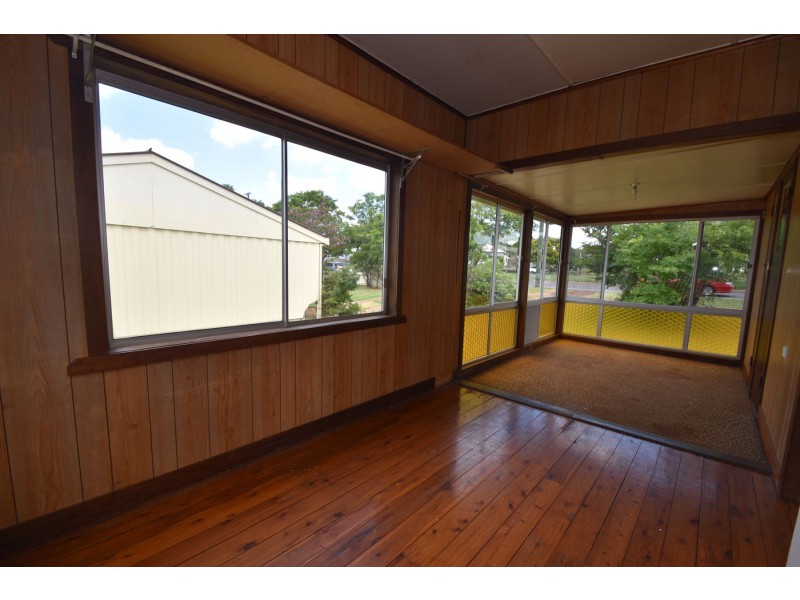 317 Bridge Street, Newtown QLD 4350