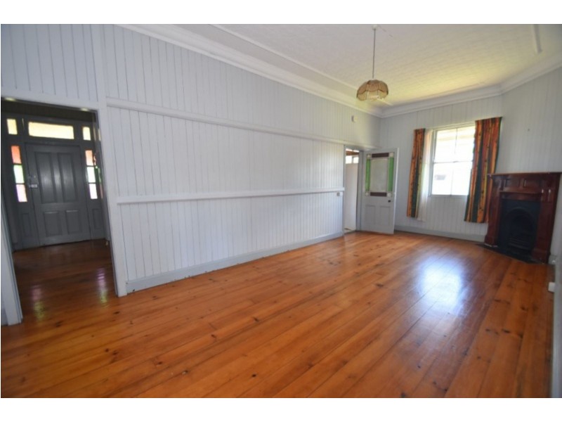 716 Ruthven Street, South Toowoomba QLD 4350