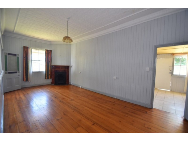 716 Ruthven Street, South Toowoomba QLD 4350