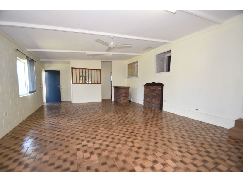 12 Butt Street, Harristown QLD 4350