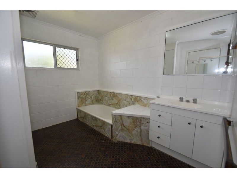 12 Butt Street, Harristown QLD 4350