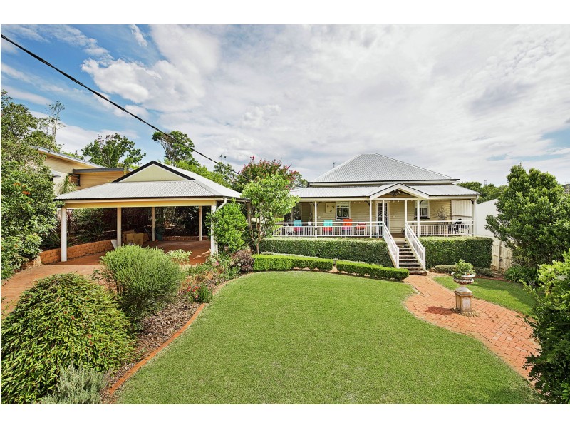 18 Pierce Street, South Toowoomba QLD 4350