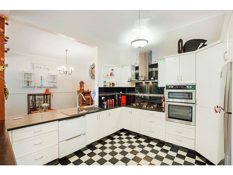 18 Pierce Street, South Toowoomba QLD 4350