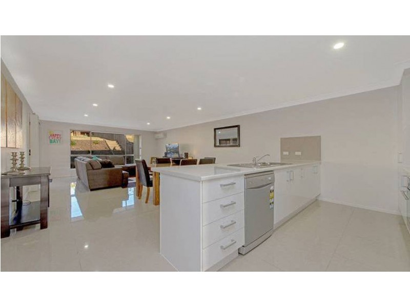 2/6 Rubie Court, Westbrook QLD 4350